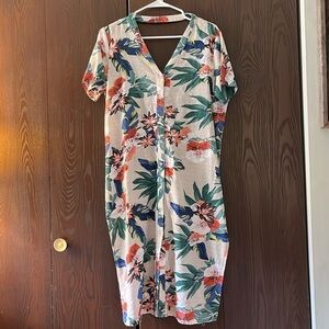 Hayden short sleeved floral patterned midi dress. Size Small